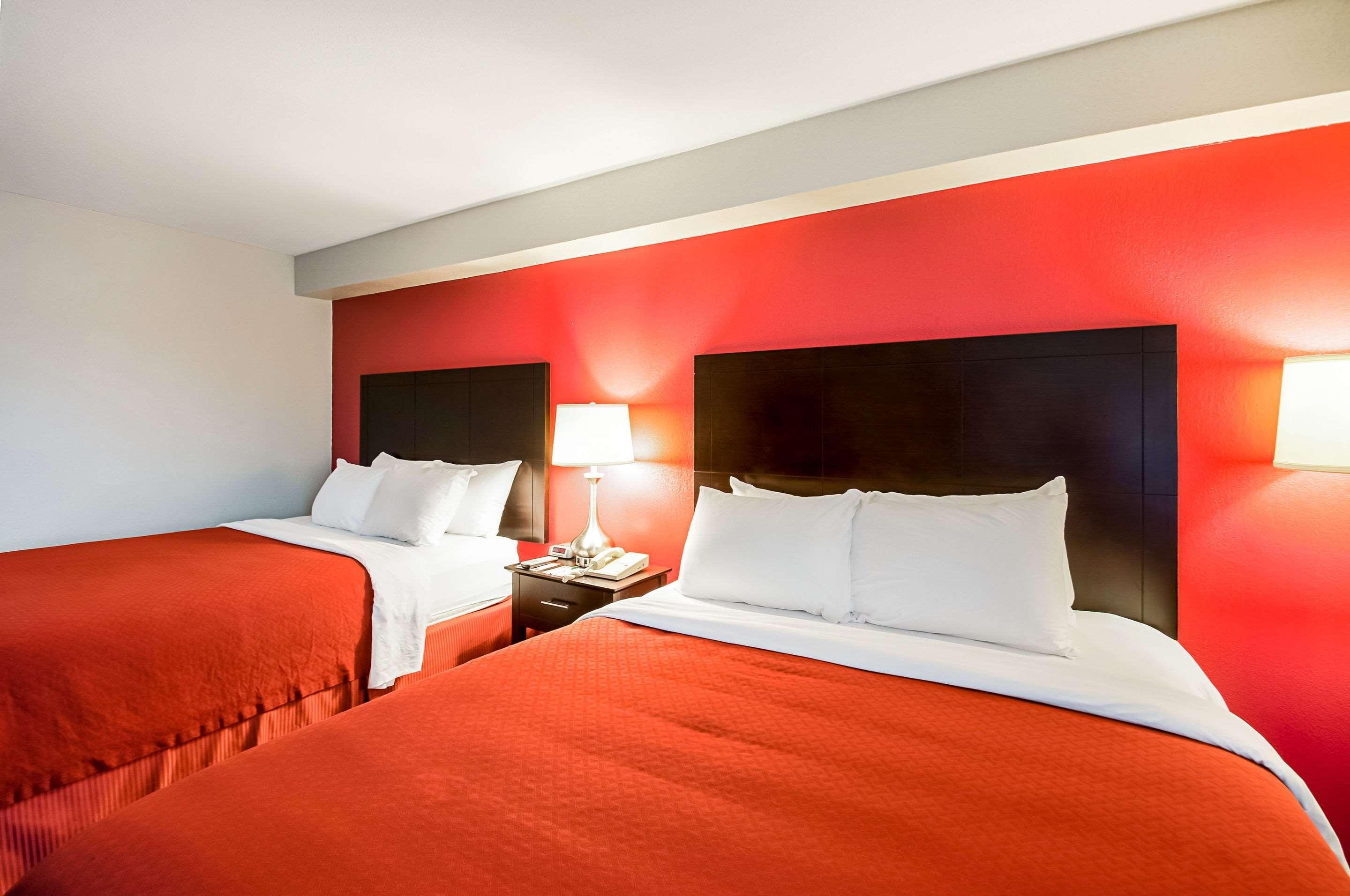 Quality Inn Near Potomac Mills Удбридж Екстериор снимка