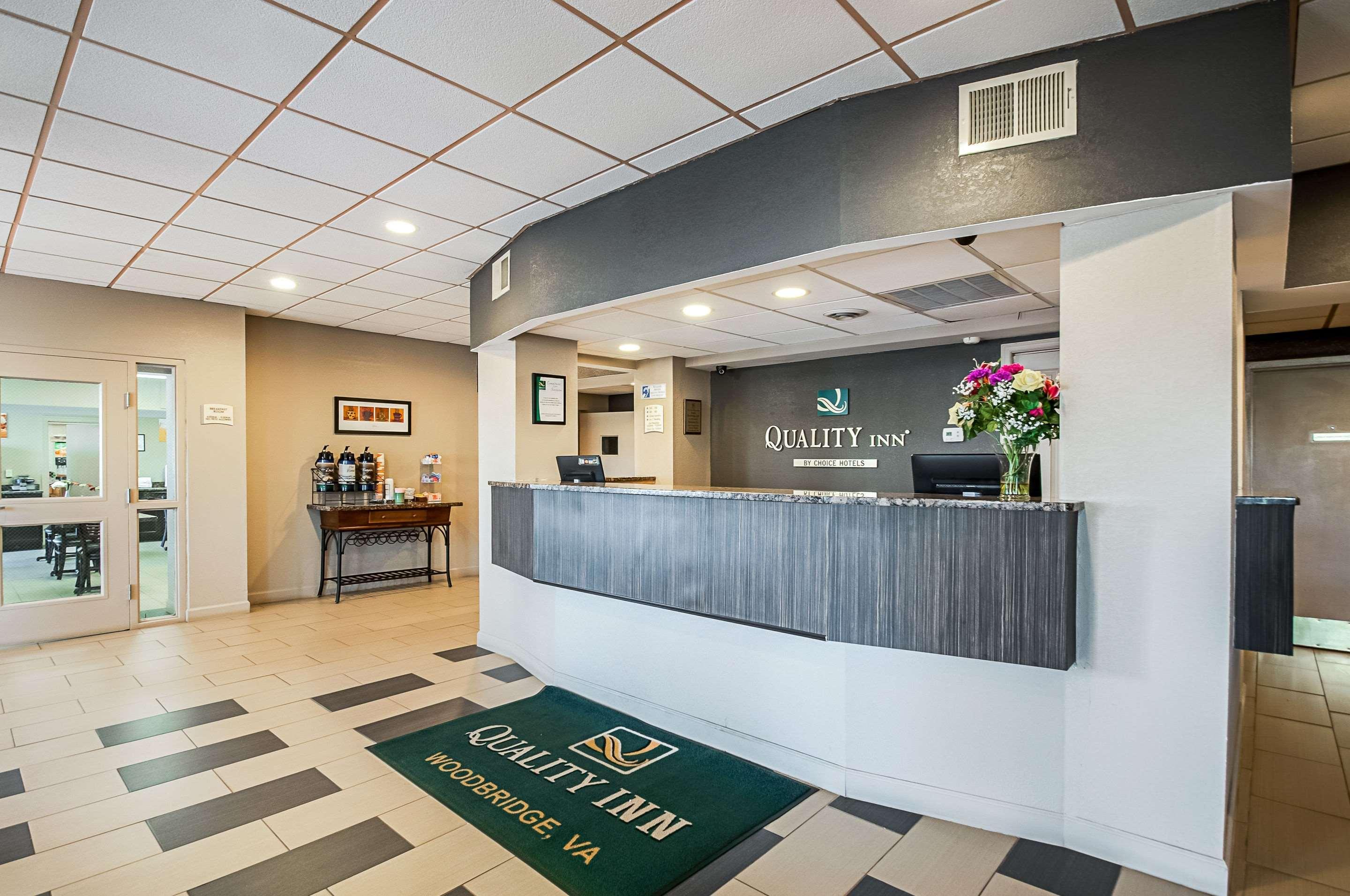 Quality Inn Near Potomac Mills Удбридж Екстериор снимка
