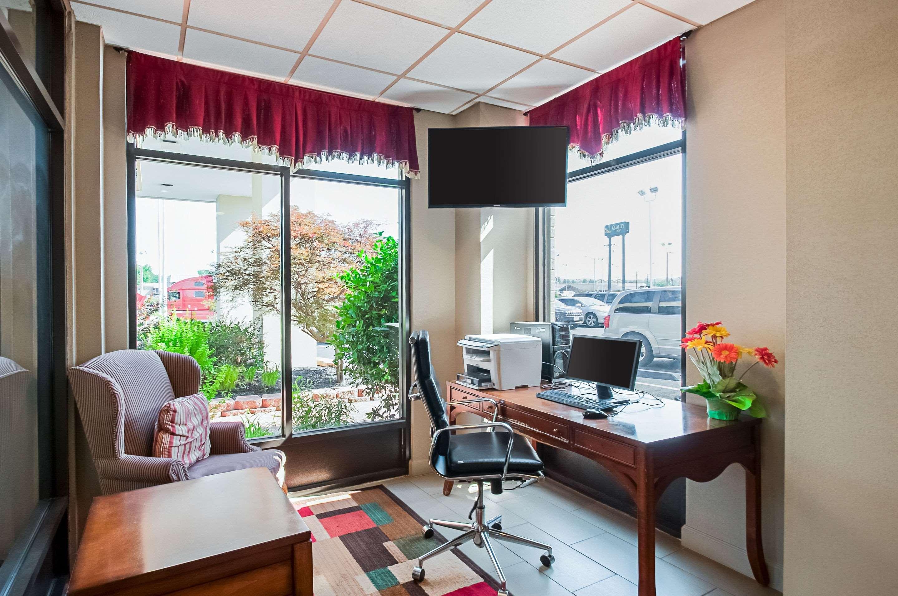Quality Inn Near Potomac Mills Удбридж Екстериор снимка