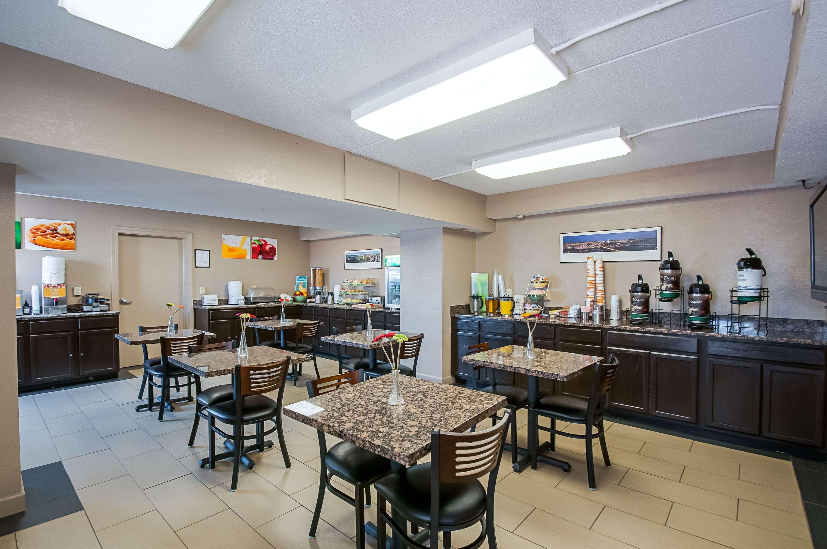 Quality Inn Near Potomac Mills Удбридж Екстериор снимка