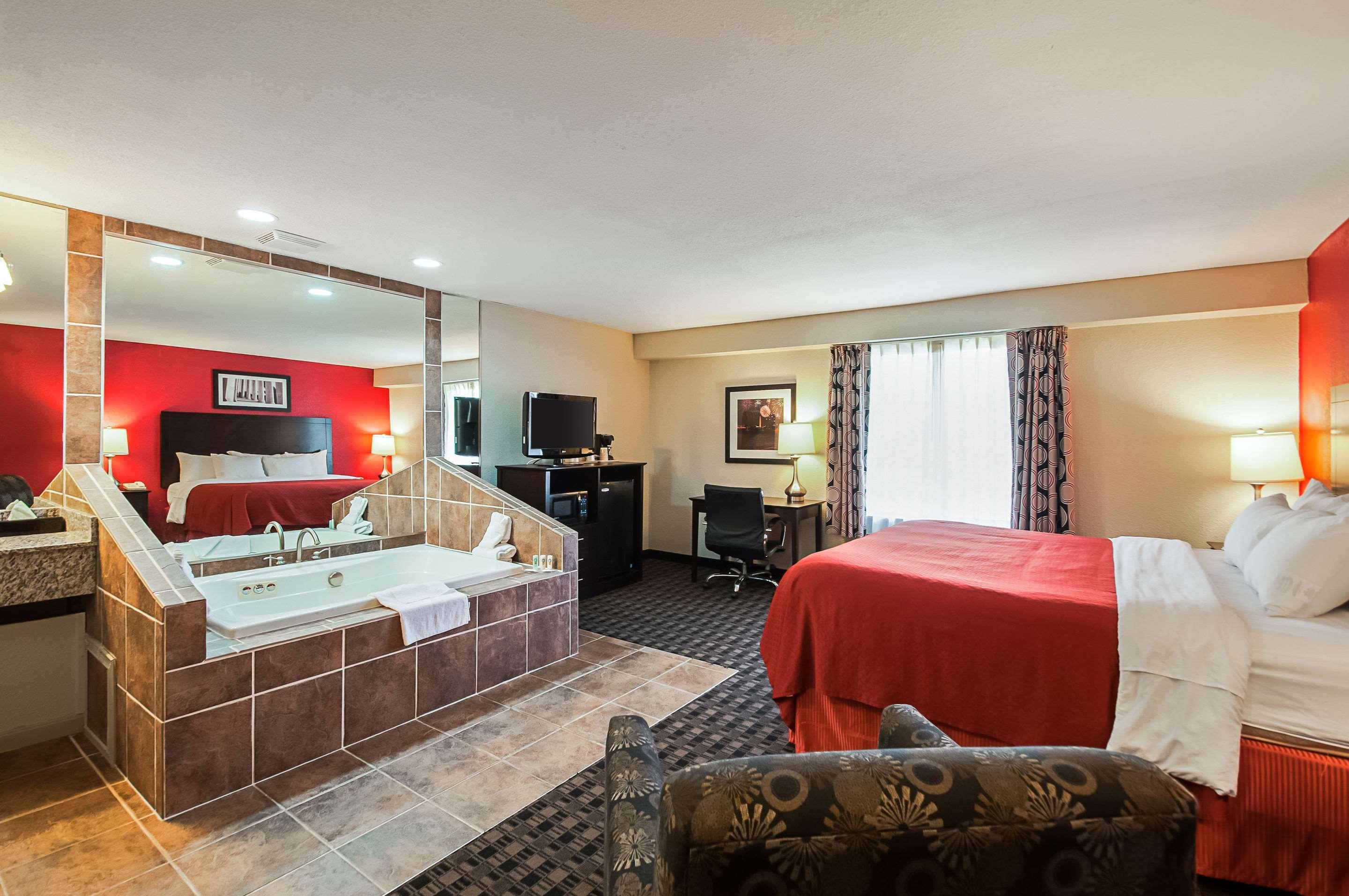 Quality Inn Near Potomac Mills Удбридж Екстериор снимка