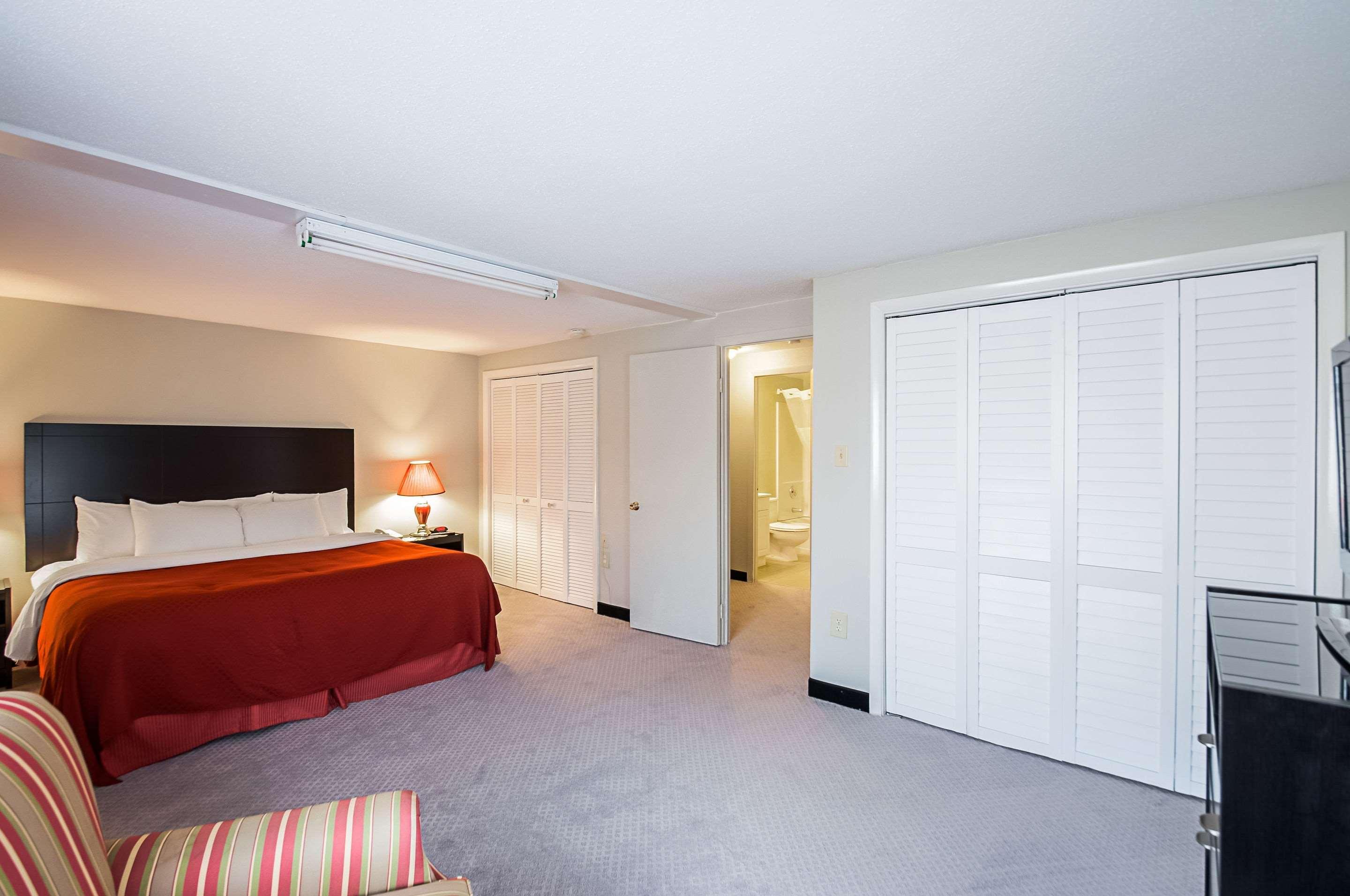 Quality Inn Near Potomac Mills Удбридж Екстериор снимка