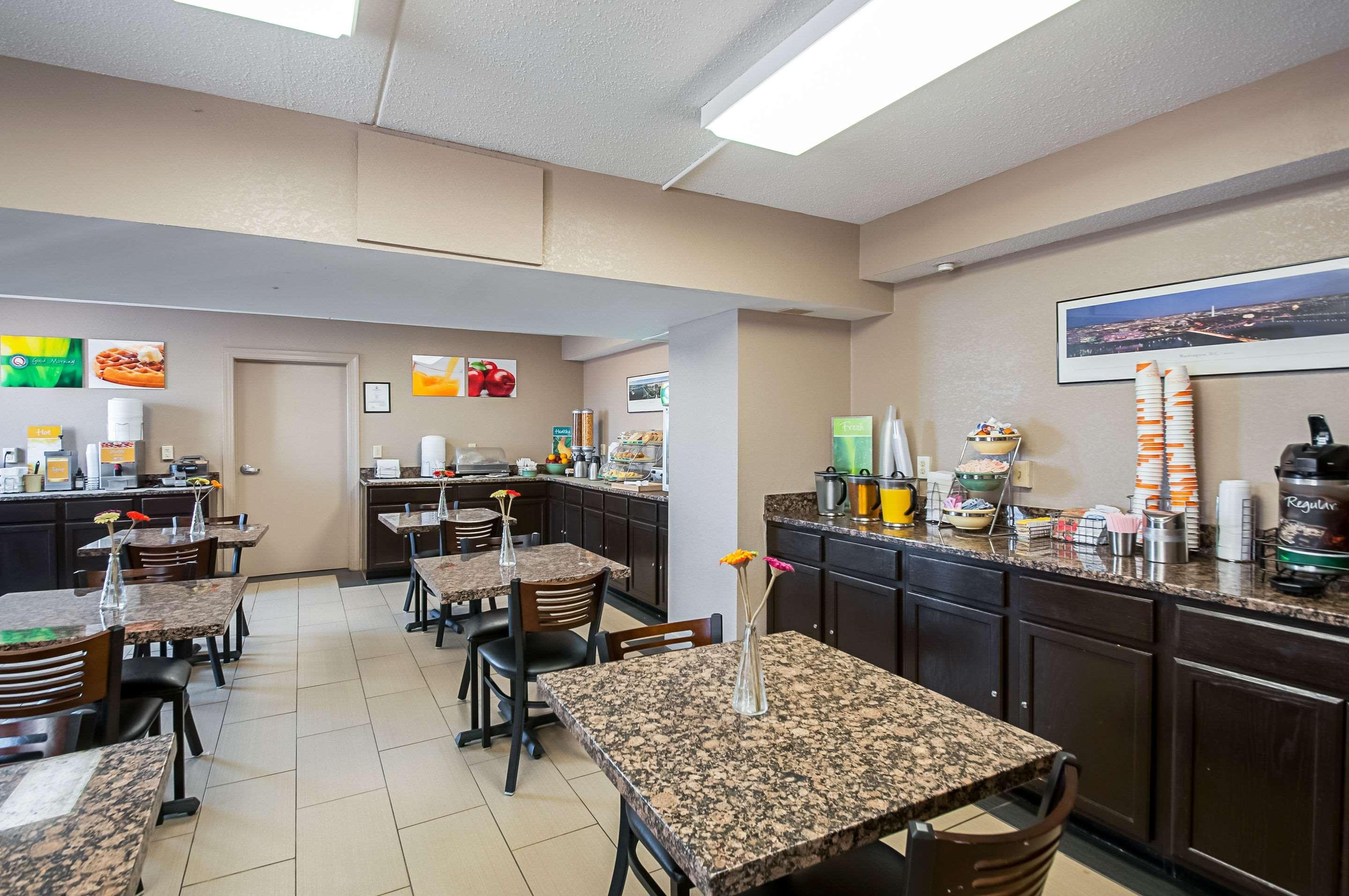 Quality Inn Near Potomac Mills Удбридж Екстериор снимка