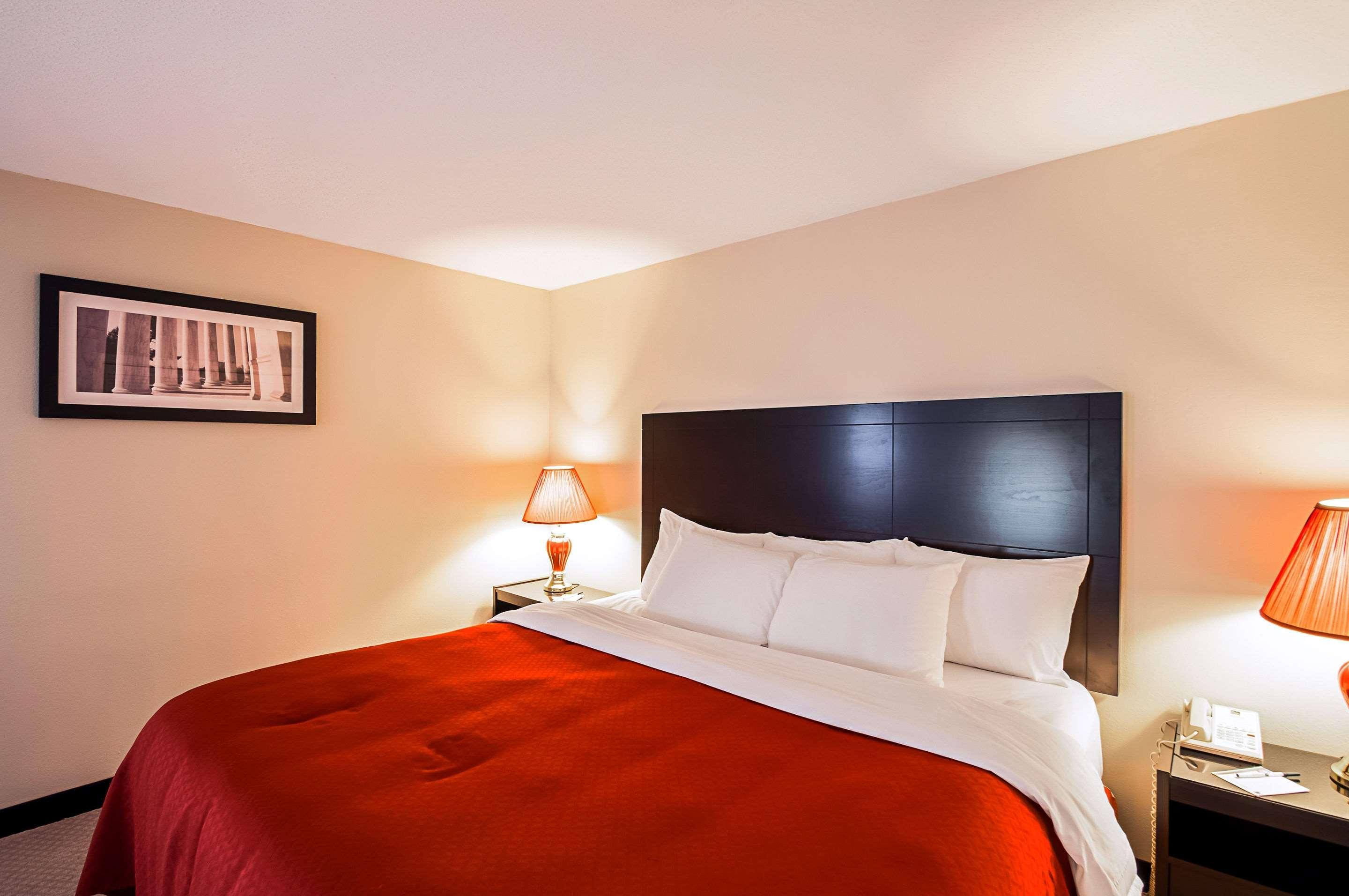 Quality Inn Near Potomac Mills Удбридж Екстериор снимка