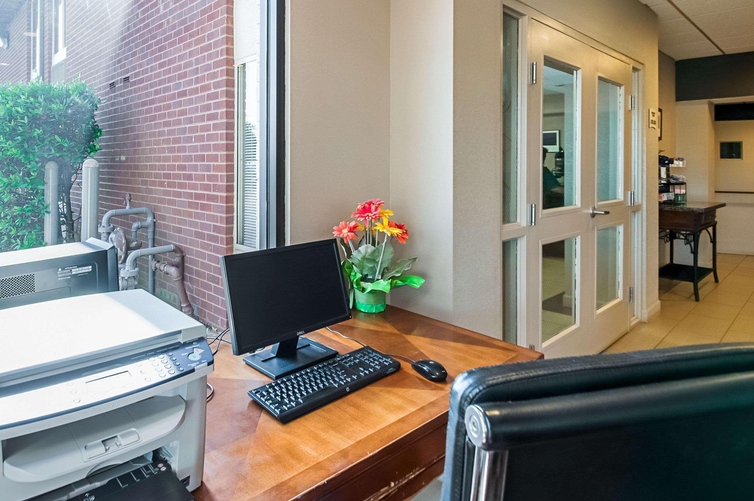 Quality Inn Near Potomac Mills Удбридж Екстериор снимка