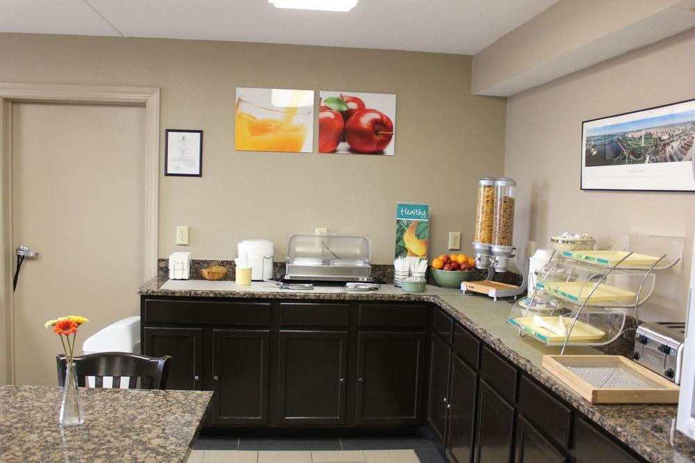Quality Inn Near Potomac Mills Удбридж Екстериор снимка