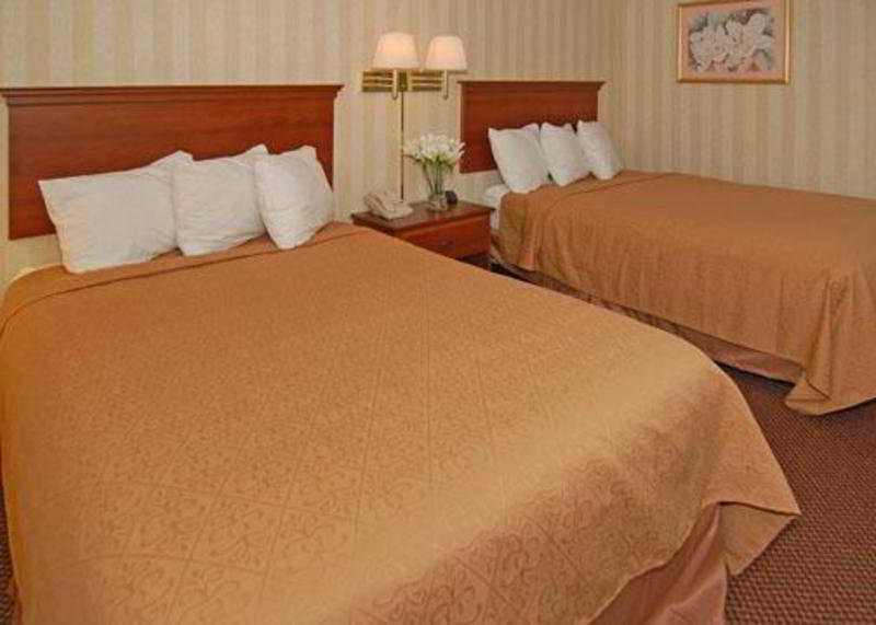 Quality Inn Near Potomac Mills Удбридж Екстериор снимка