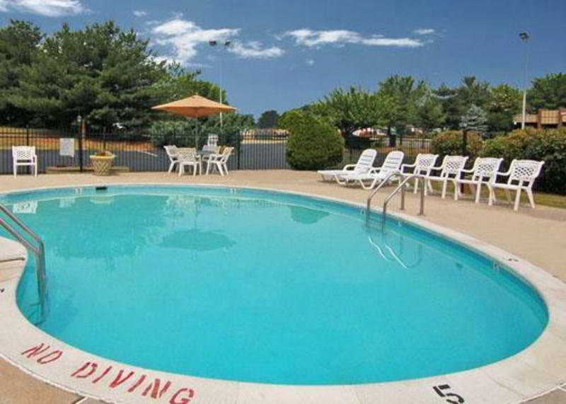 Quality Inn Near Potomac Mills Удбридж Екстериор снимка