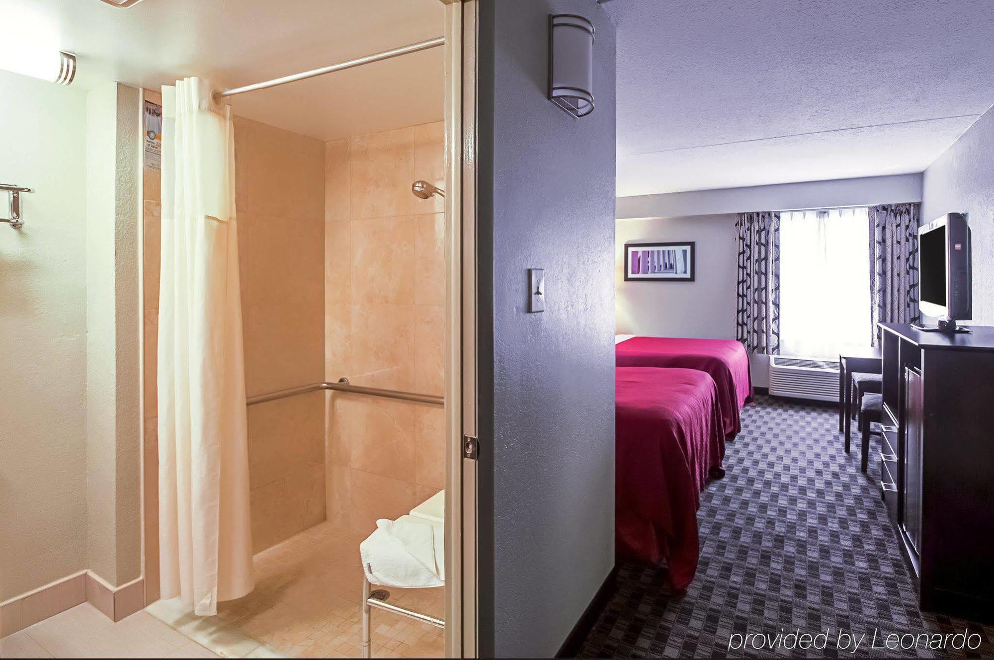 Quality Inn Near Potomac Mills Удбридж Екстериор снимка