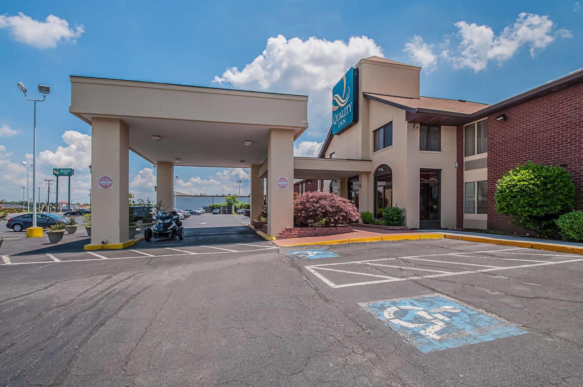 Quality Inn Near Potomac Mills Удбридж Екстериор снимка
