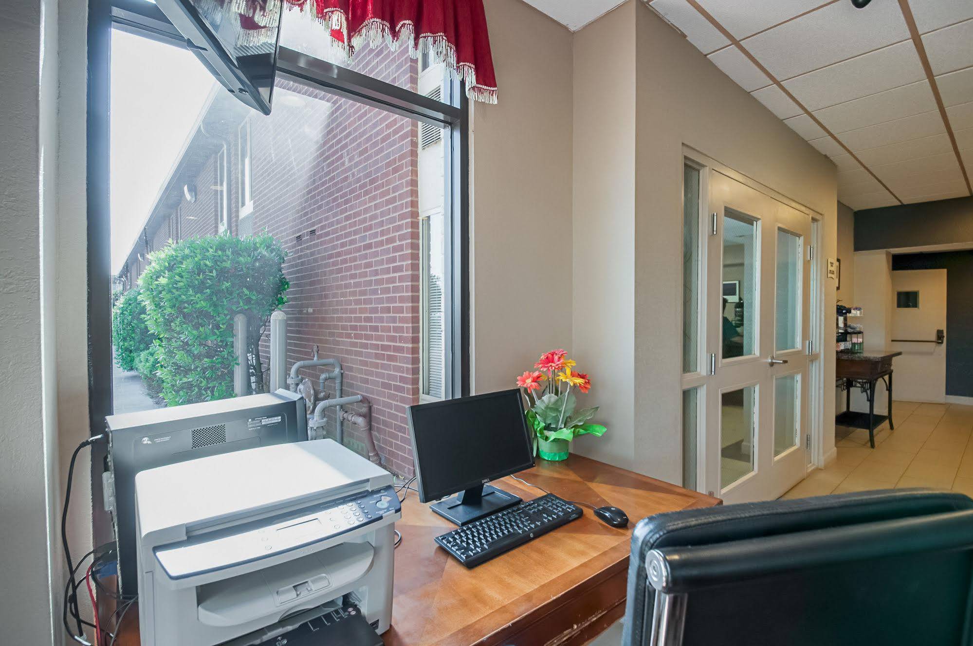 Quality Inn Near Potomac Mills Удбридж Екстериор снимка