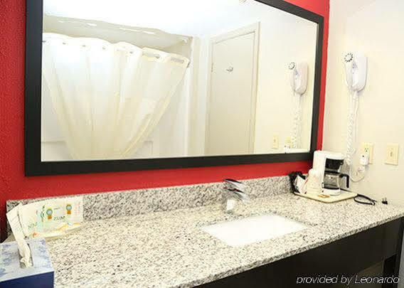 Quality Inn Near Potomac Mills Удбридж Екстериор снимка